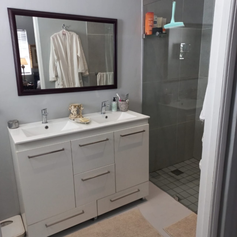 6 Bedroom Property for Sale in Jacobsbaai Western Cape